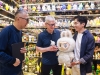 苹果CEO库克也追中国潮玩，这一次LABUBU又出圈了