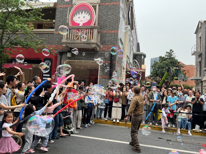 《欢乐马戏》巡游