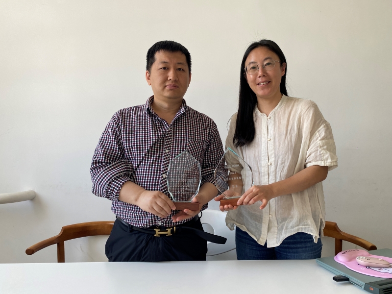 第一财经人文好书评委罗敏与后浪历史主编张鹏交流。拍摄/佟鑫