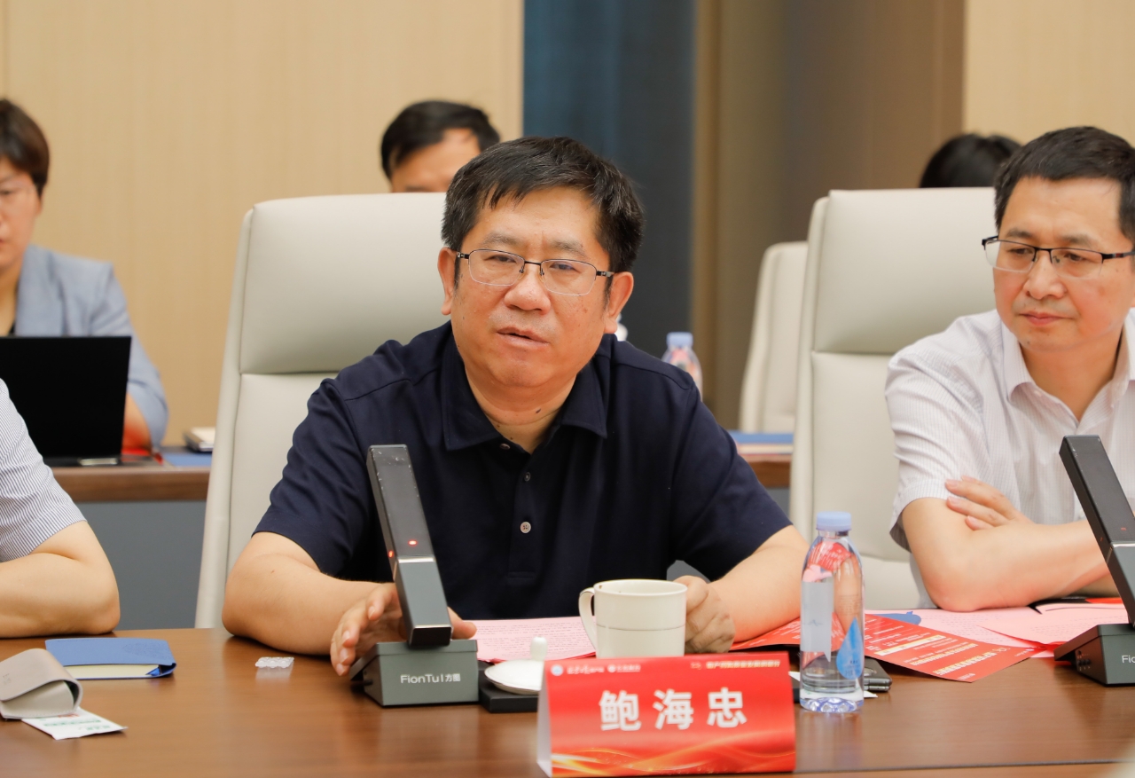 图说：齐鲁制药集团副总裁鲍海忠