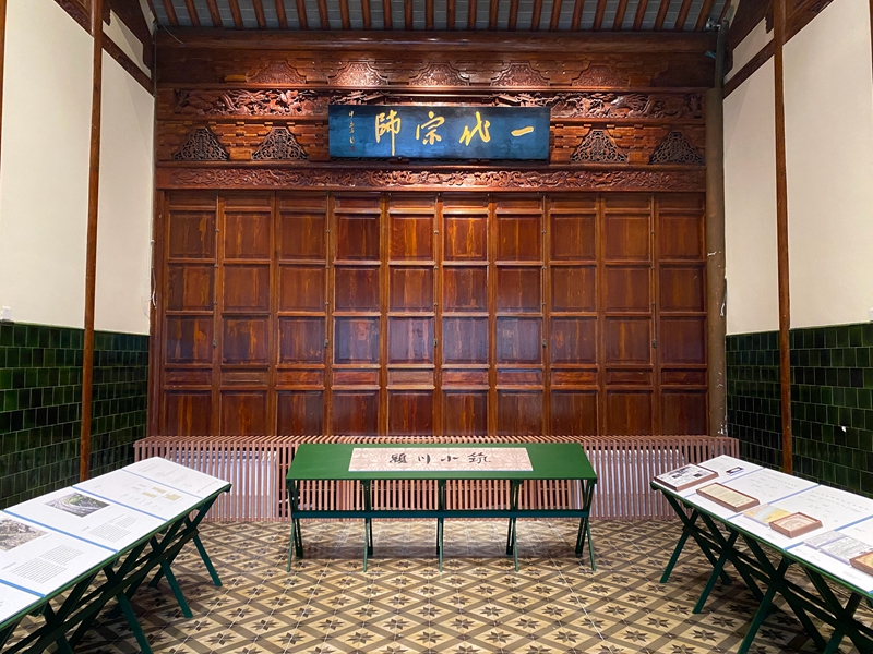 陈宅大厅的展览区介绍了陈桂春和陈宅的历史    摄影/佟鑫